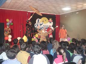 La Carraca, Andaraje y Arquitrabe, en su actuación en el salón de actos de la calle Priego 